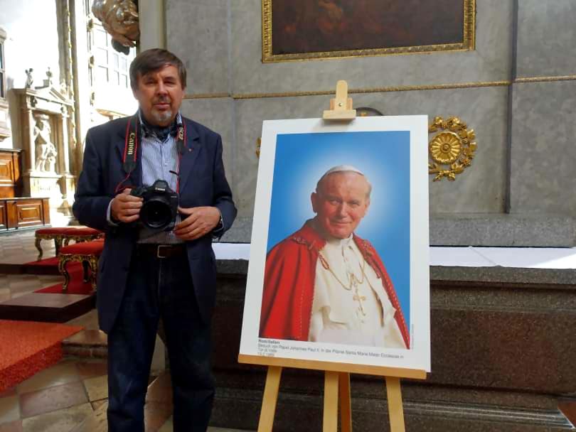 “Apostel des Friedens”: Fotoausstellung in Wien würdigt Papst St. Johannes Paul II.