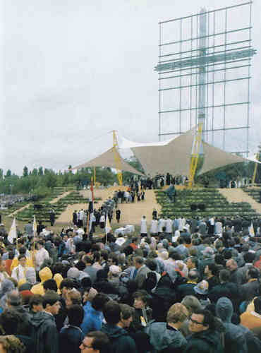 Pielgrzymka Papieska Austria 1983: Msza Św. przy Krzyżu Papieskim w Donaupark w Wiedniu