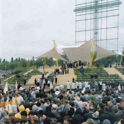 Pastoralbesuch in Österreich 1983: Hl. Messe beim Papstkreuz im Donaupark